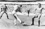 Jesper Olsen (midten) forsøger med et skud mod Spanien i 1986. 
   Morten Langkilde/POLFOTO