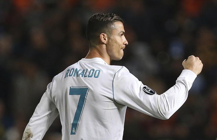 Christiano Ronaldo skifter fra Real Madrid til Juventus.  Petros Karadjias/AP