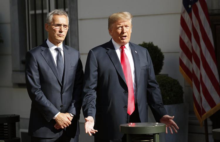 Den amerikanske præsident, Donald Trump, har indledt Nato-topmødet med et frontalangreb på Tyskland, som han mener burde øge sine forsvarsudgifter.   Pablo Martinez Monsivais/AP