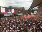 For første gang i ti år blev der vist fodbold på storskærm på Castlefield Bowl i Manchester. 