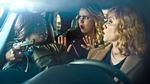 Hvad gør man, når 
husholdningen mangler penge? Så begår man 
da et røveri mod det lokale supermarked. Og de tre husmødre Retta, Annie og Beth slipper næsten godt fra det.
 Netflix