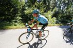 Jakob Fuglsang i den intense og vellykkede kamp for at få tilslutning til feltet igen efter sit styrt 24 km fra mål.
   Peter Dejong/Ritzau Scanpix