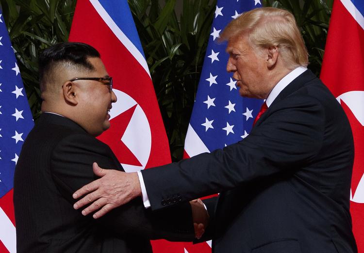 USA's præsident, Donald Trump mødtes med Nordkoreas leder, Kim Jong-un 12. juni.  Evan Vucci/AP