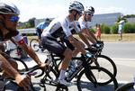 Chris Froome mens det endnu gik forholdsvis fredeligt for sig på 6. etape.
   Peter Dejong/AP