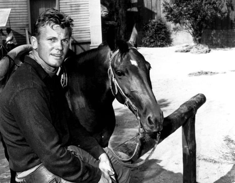 Tab Hunter elskede at ride heste ved siden af sin karriere på det store lærred. Arkivfoto AP