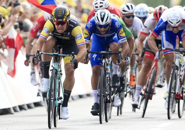  Dylan Groenewegen fik karrierens anden Tour-sejr, da han var bedste i sprinten efter 231 flade, kedelige kilometer.  Peter Dejong/AP