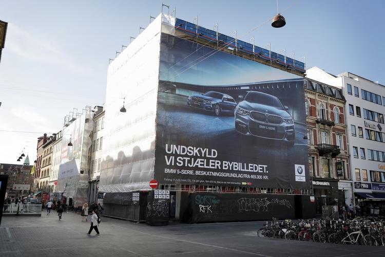 Ulovlig stilladsreklame ved Nørreport, på Frederiksborggade 11, ejet af KD Ejendomme. Jens Dresling/POLFOTO