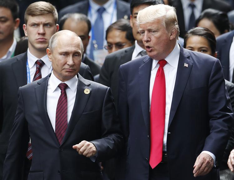 Vladimir Putin og Donald Trump under et APEC-topmøde i Danang, Vietnam i 2017. Jorge Silva/AP