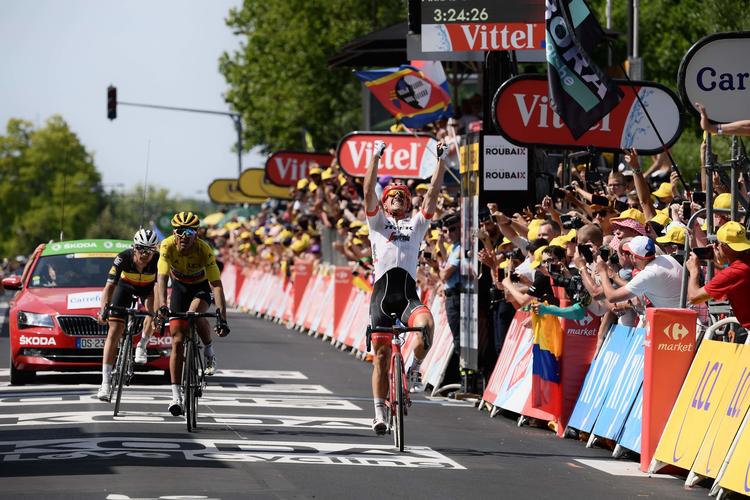 John Degenkolb hæver armene og jubler over sejren på 9. etape.   Philippe Lopez/Ritzau Scanpix