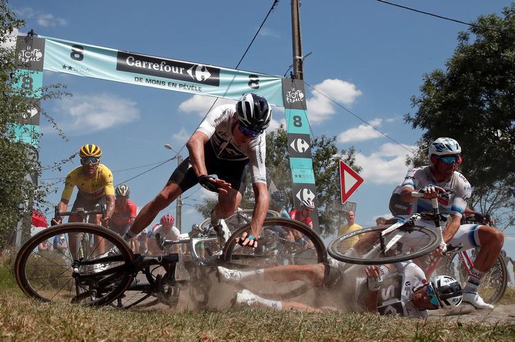 Det gik voldsomt for sig på brostensetapen til Roubaix.
   Benoit Tessier/Ritzau Scanpix