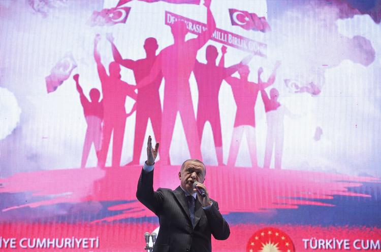 Hvis Tyrkiets præsident Recep Tayyip Erdoğan udsteder en diplomatisk garanti om god behandlnig, kan det få betydning for udleveringssagen om den 58-årige tyrkiske mand C.D., der fredag blev anholdt i Danmark. Foto: AP Photo/Emrah Gurel Emrah Gurel/AP