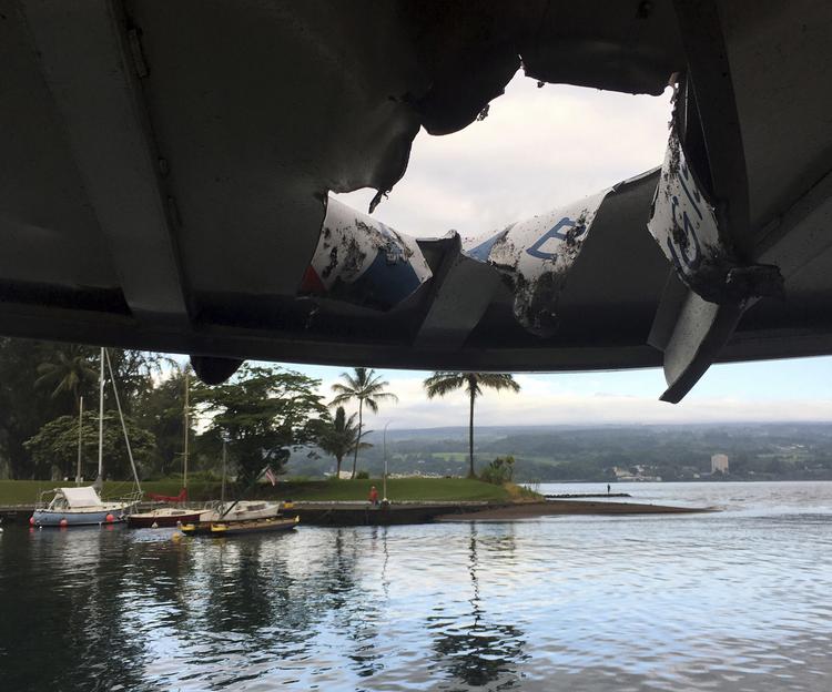 
   Det er ikke så svært at forstå, hvorfor nogle af passagererne kom galt af sted, da ildkuglen ramte turistbåden. Uncredited/AP