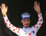 Julian Alaphilippe tiljubledes i går i den prikkede førertrøje. I dag bliver det alvor, når han skal forsvare den.
   Peter Dejong/Ritzau Scanpix