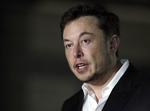 Elon Musk mødte først kritik for sit tilbud om at bidrage med sin ubåd til den thailandske redningsaktion. I sit modsvar kaldte han en af dykkerne for 'pædo', der er kort for pædofil. Kiichiro Sato/AP