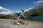 Jakob Fuglsang kæmpede forgæves for at følge med de bedste på den sidste skrappe stigning op til La Rosière.
   Benoit Tessier/Ritzau Scanpix