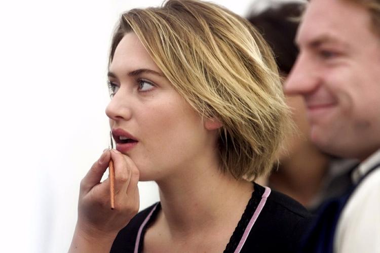 Kate Winslet, her ved   Filmfestivalen i Venedig, spiller rollen som en af søstrene i Hollywood-versionen af Bille August-film.    
   Claus Lunde/POLFOTO