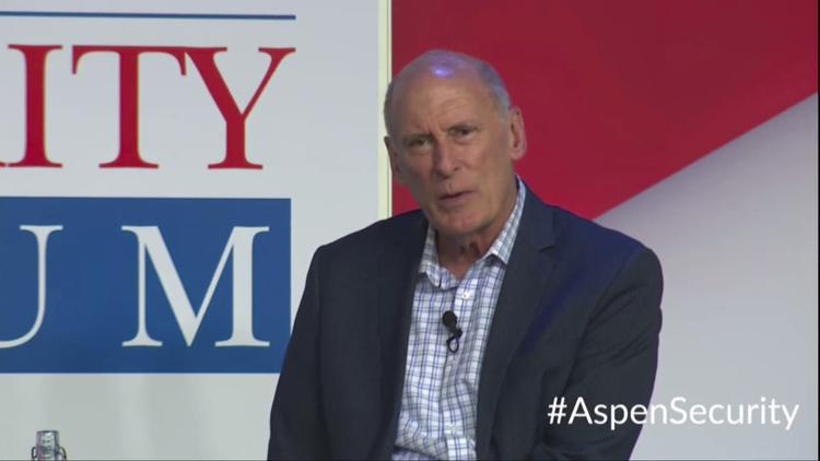 Efterretningschef Dan Coats på scenen i Aspen, Colorado. /AP