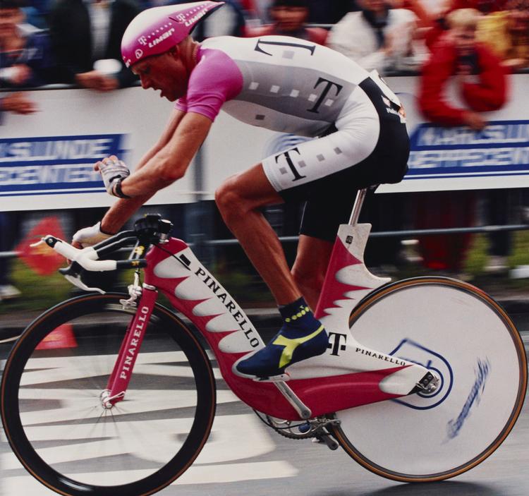 Bjarne Riis i Telekom-dresset, som han bar, da han startede i sin succesrige Tour 1996.
   Morten Langkilde/POLFOTO