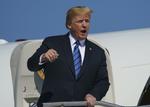 En joke kreeret af internetbrugere rammer i øjeblikket USA's præsident Donald Trump. Og vi vil se en lignende kampagne mod statsminister Lars Løkke Rasmussen ved det kommende folketingsvalg, forudser en ekspert. Eller måske en positiv kampagne for Uffe Elbæk.  Carolyn Kaster/AP