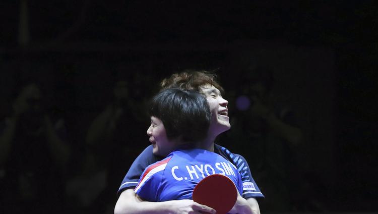 Der var stor glæde, da den kombinerede koreanske double vandt turneringen Korea Open.
   Hong Hae-in/AP