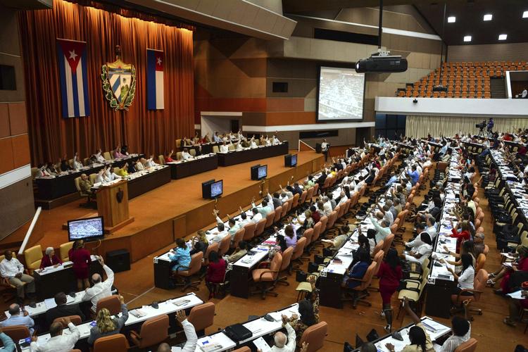 Nationalforsamlingen i Havana i går under afstemningen af reformudkastet. Abel Padron/AP