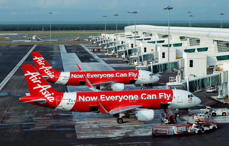 Det malaysiske lavprisflyselskab AirAsia opererer fra en række forskellige asiatiske lande. Eksempelvis Indien (som her på billedet) og Thailand, hvor de kommende europæiske ruter skal flyve til og fra. Lai Seng Sin/AP