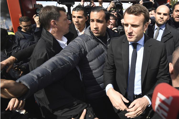 Her er præsident Emmanuel Macrons forhenværende sikkerhedsvagt Alexandre Benalla til demonstrationen 1. maj, hvor han overfaldt to demonstranter. Eric Feferberg/AP