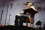 Den 72-årige sanger har måttet droppe 7 norske koncerter efter et opslidende sygdomsforløb. Fotoet her er fra Kim Larsen & Kjukkens koncert på Tinderbox sidste år.    Bundgaard Carsten/POLFOTO