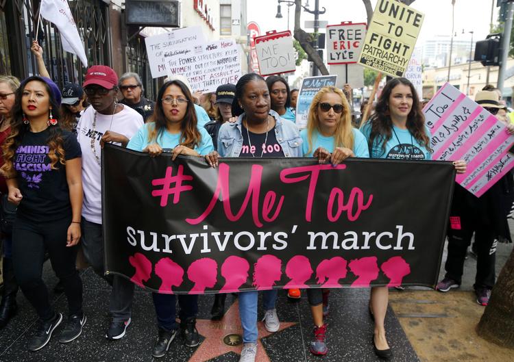 Amerikanske kvinder marcherer mod overgreb tilbage i 2017, efter #MeToo-skandalen begyndte at rulle (arkiv).  Damian Dovarganes/AP