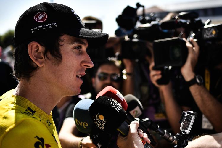 Geraint Thomas venter at dagens styrkeprøve med tre vilde stigninger er udslagsgivende for, om han hen under aften atter vil være genstand for mediernes interesse iført den gule førertrøje.
   Marco Bertorello/Ritzau Scanpix