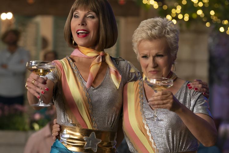 Biografgængerne i ind- og udland elsker Christine Barabski, Julie Walters og alle de andre i 'Mamma Mia 2'. Jonathan Prime/AP