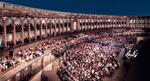 Macerata Opera Festival afholdes hvert år i det åbne teater Sferisterio di Macerata, som her ses med fuldt hus ved en tidligere lejlighed. Pr-foto:  Sferisterio - Macerata Opera Festival