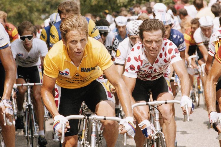 Allerede i 1985, da Tour de France for første og indtil i dag eneste gang besøgte Laruns, var magtkampen mellem holdkammeraterne Bernard Hinault (th) og Greg Lemond brudt ud. Her ses de, da den kulminerede året efter.
   Lionel Cironneau/AP