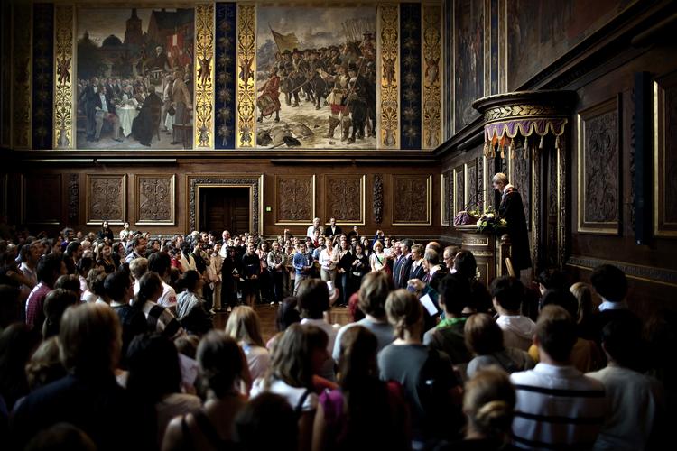 Mange har fået afslag, men det er stadig muligt at komme ind i lærdommens hellige haller, her Københavns Universitet.
   Joachim Adrian/POLFOTO