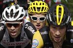 På lørdagens enkeltstart skal Tom Dumoulin (tv.) regne med stærk modstand fra waliseren Geraint Thomas og slovenske Primoz Roglic.
   Christophe Ena/AP