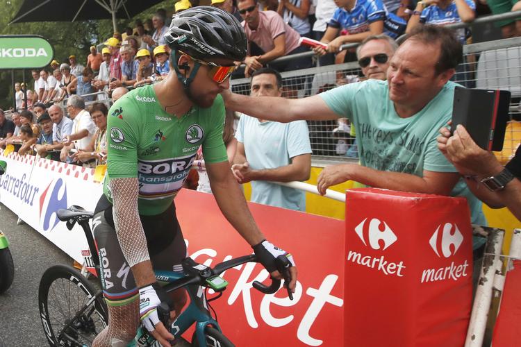 Peter Sagan har lagt adskillige alen til sin i forvejen svulmende popularitet med sin heroiske fight for at kæmpe sig gennem strabadserne efter sit styrt. Men slovakken er også et skræmmende eksempel på, at det er klogt ikke at tage noget for givet.
   Christophe Ena/AP