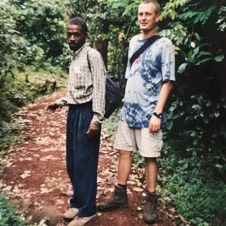 Jakob Ejersbo og Alizeth ’Ali’ Mushi på researchtur til fods på Kilimanjaros skråninger i 2003. Privat