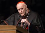En af de mest prominente figurer i USA's katolske kirke Theodore McCarrick er anklaget for at hans misbrugt en 11 årig dreng seksuelt. Derfor har han trukket sig som kardinal. Robert Franklin/AP