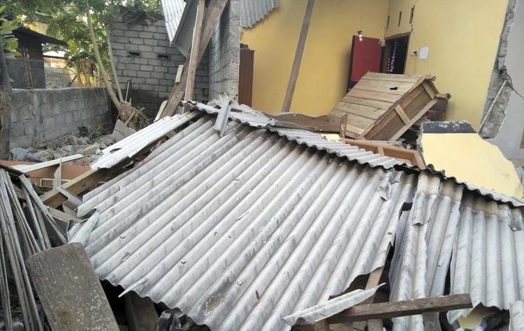 I nat dansk tid ramte et kraftigt jordskælv den indonesiske ø Lombok. Billedmateriale fra en video udgivet af Indonesiens katastrofemyndigheder.
   AP/Indonesia's Disaster Mitigation Agency/AP