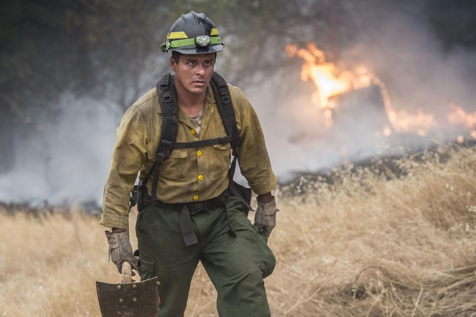 Brandmanden Vincent Plant fra San Diego på arbejde i Redding.

   Hector Amezcua/AP