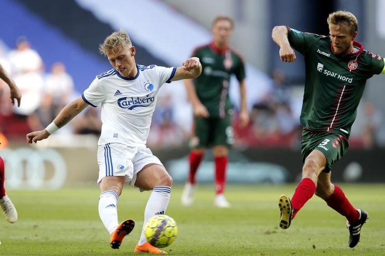 Efter at have lagt op til FCK's første og tredje mål scorede Viktor Fischer (tv.) selv det fjerde. Jens Dresling/POLFOTO