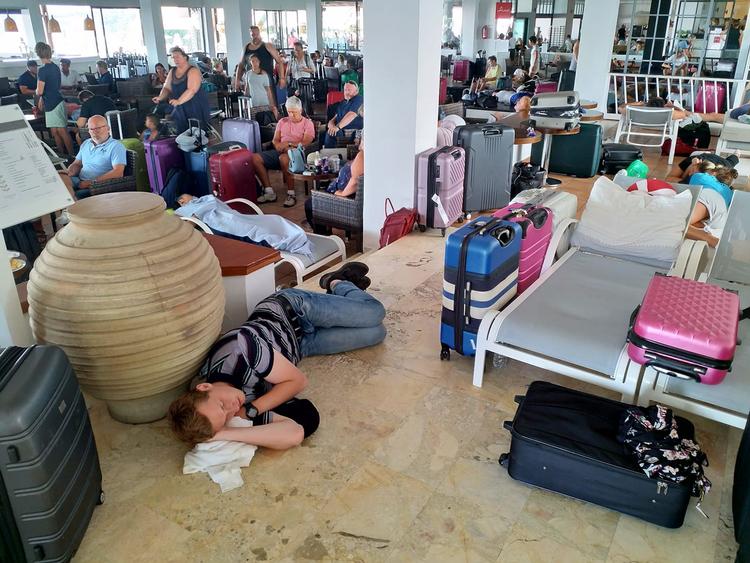 Gæsterne må ligge på liggestole på Sunwing resortet på Rhodos. Miklas Njor