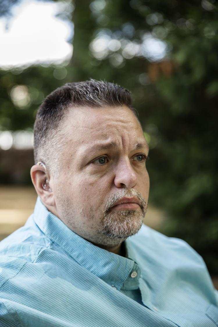 Michael Skou Vestergaard har fået en lavine til at rulle i døvesamfundet, efter han sprang ud som storsvindler. Til Politiken har han fortalt, hvordan døve og tegnsprogstolke i årevis har fået udbetalt penge fra det offentlige for fiktivt arbejde. Ditte Valente/VALENTE DITTE