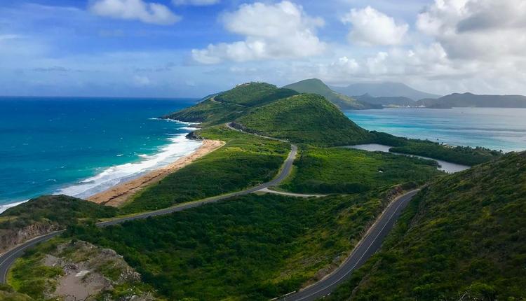 Atlanterhavet møder Det Caribiske Hav på fantastiske St. Kitts. Freja Sigvardsen