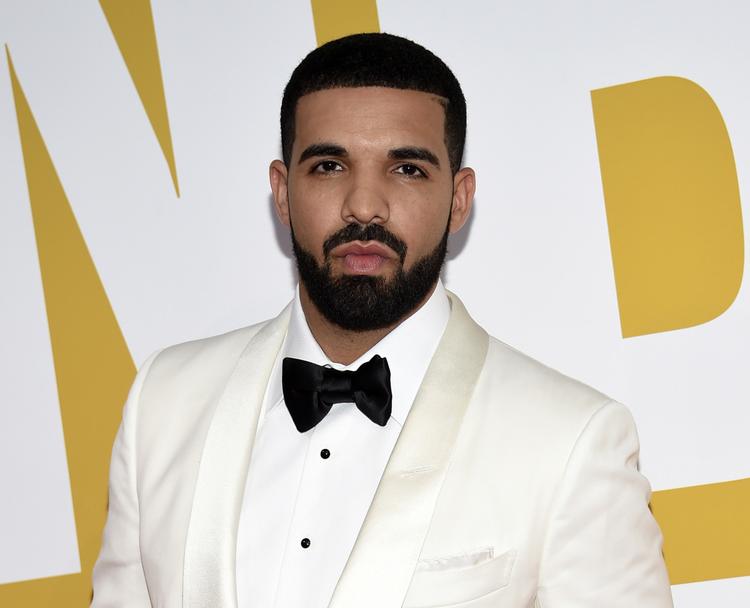 Drake er i dag hovedsagligt kendt for at lave musik. Hans største hit er 'One Dance', der lå 10 uger som nummer 1 på den amerikanske Billboard hot 100-liste. Evan Agostini/AP