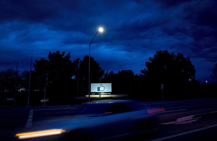 Flere end 290.000 Facebook-brugere fulgte eller var tilknyttet mindst én af de sider, som Facebook nu har lukket. De mistænkes for at komme fra aktører, som ville øve indflydelse på det kommende amerikanske midtvejsvalg i november.  Josh Edelson/Ritzau Scanpix