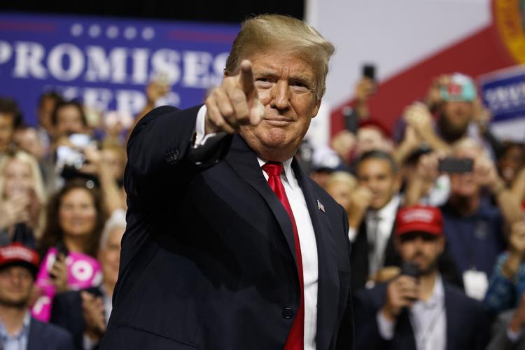 
    Donald Trump har tidligere advaret om, at han muligvis vil indføre told på stort set hele Kinas vareeksport til USA. Nu mener kilder at han vil forhøje de varslede toldsatser.
   Evan Vucci/AP