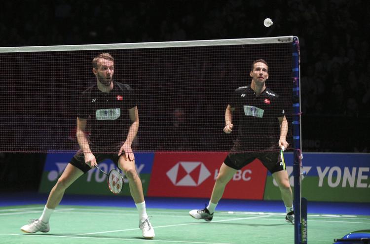 Carsten Mogensen og Mathias Boe overvandt en krise midtvejs i 2. sæt.
    Denmark's Mathias Boe and Carsten Mogensen, left, play a shot to Indonesia's Marcus Fernaldi Gideon and Kevin Sanjaya Sukamuljo during the men's doubles final match at the All England Open Badminton tournament in Birmingham, England, Sunday March 18, 2018. (AP Photo/Rui Vieira)
   Rui Vieira/AP
