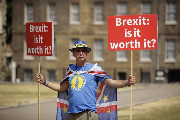 
    Næsten alle britiske kommuner er frustrerede over, at den britiske regering ikke har givet klarhed over, hvad Brexit vil betyde. Det er på trods af, at valget om Brexit blev afholdt for over to år siden. Matt Dunham/AP
