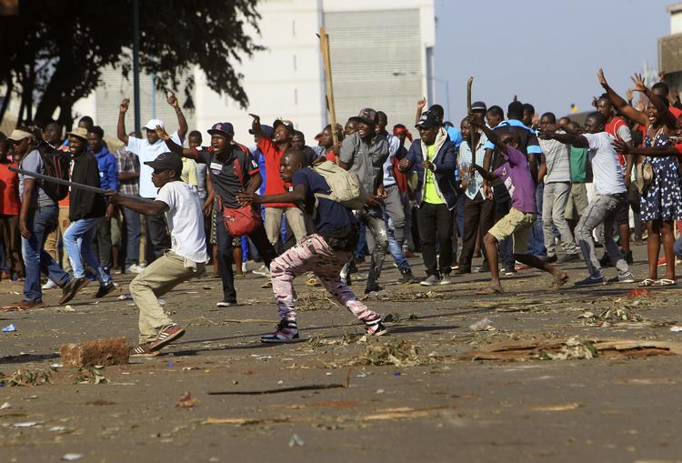 
  Først torsdag offentliggøres resultatet af præsidentvalget i Zimbabwe. Tsvangirayi Mukwazhi/AP